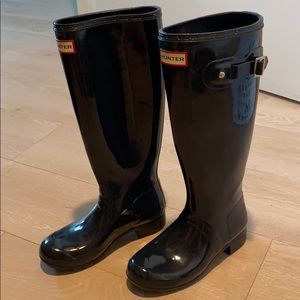 Navy blue hunter rain boots